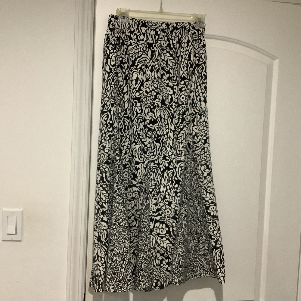 Zara Elegant Black and White Floral Skirt